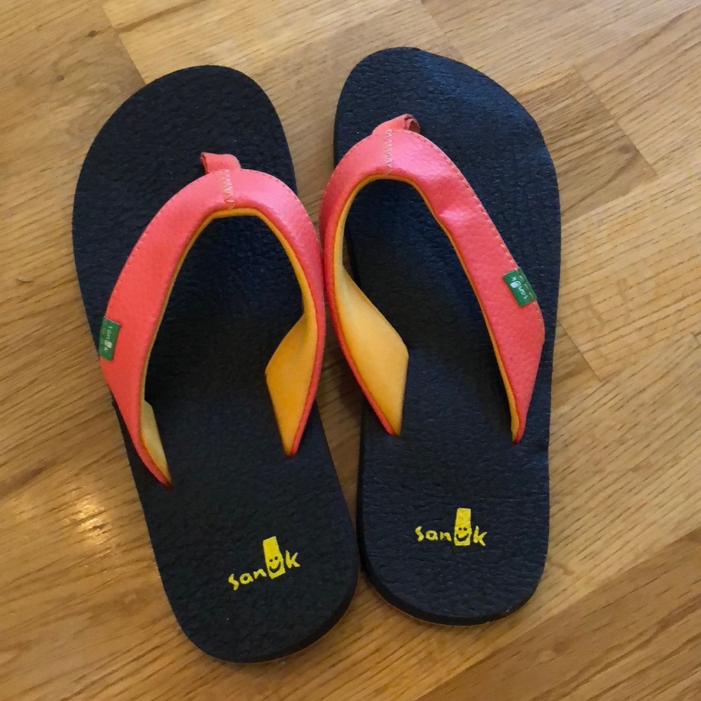 Sanuk girls flip flop